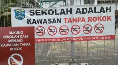 Sanksi Merokok di Sekolah Berlaku untuk Guru dan Siswa