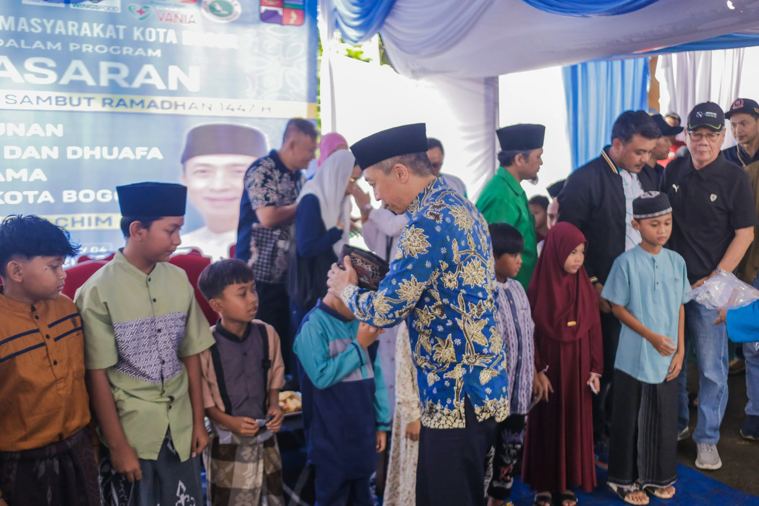 Wali Kota Bogor, Dedie A. Rachim, didampingi Camat Bogor Utara, Riki Robiansah, perwakilan perangkat daerah terkait, aparatur wilayah, serta masyarakat setempat. Turut hadir pula para tokoh masyarakat dan tokoh agama.Dok-Diskominfo Kota Bogor