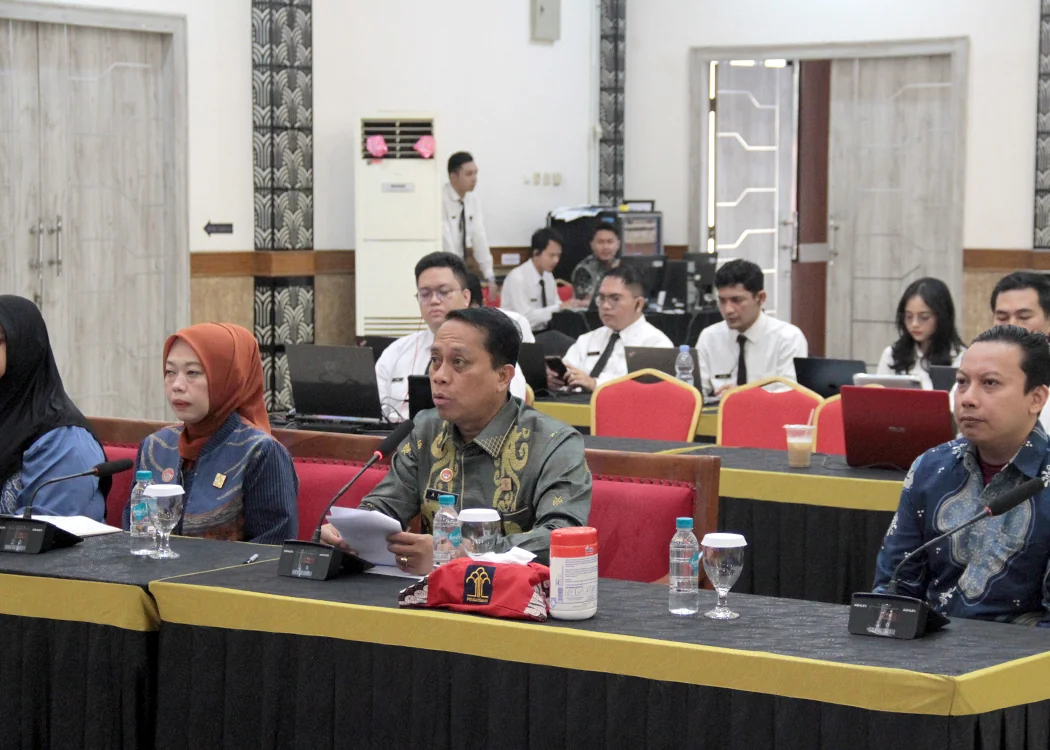 Kepala Kantor Wilayah Asep Sutandar bersama para Penyuluh Hukum Kanwil Jabar.Ist