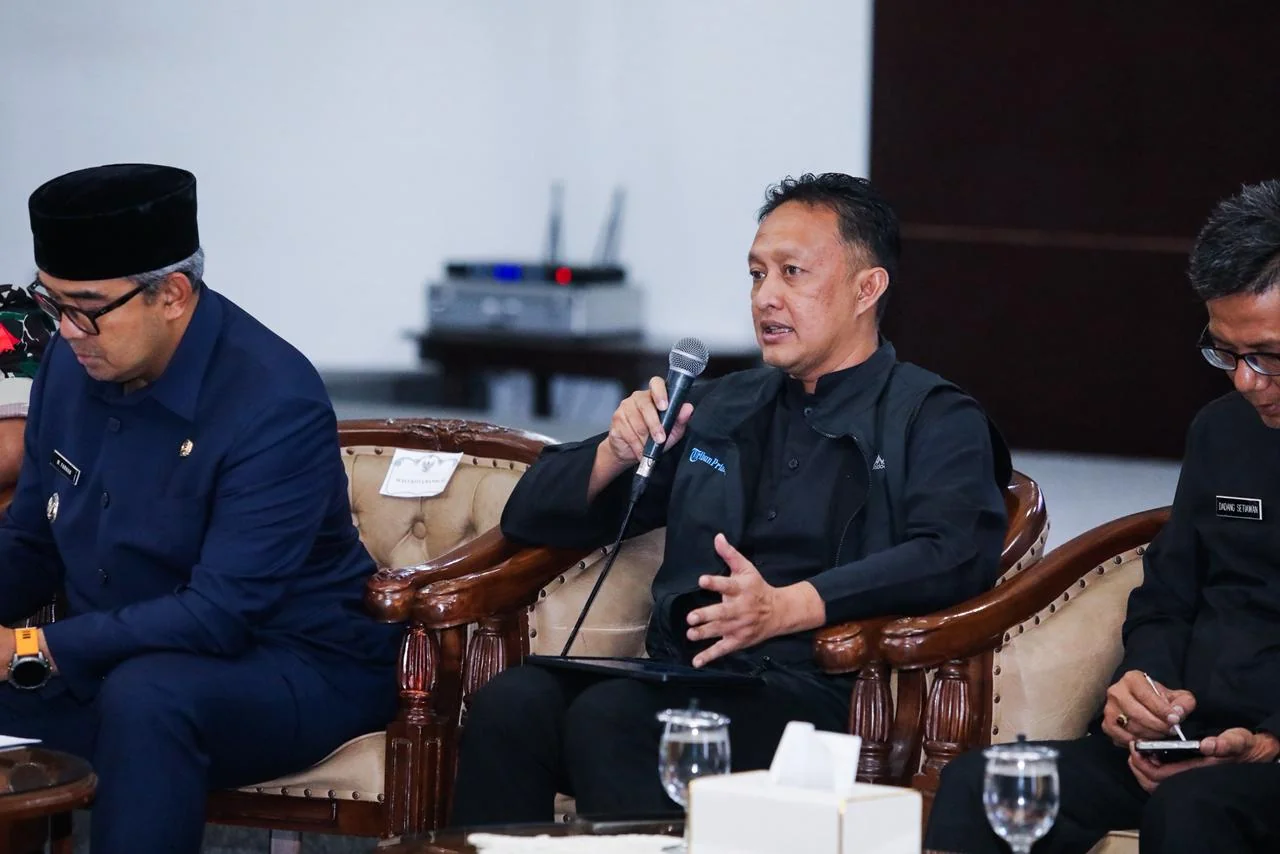 Kepala Dinas Ketenagakerjaan (Disnaker) Kota Bandung, Yayan Ahmad Brilyana menyampaikan, sekitar 14 serikat pekerja dengan total kurang lebih 4.000 buruh akan berangkat ke Jakarta untuk mengikuti aksi.Dok-Diskominfo Kota Bandung