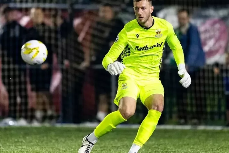 Kiper anyar Persib Adam Przybek