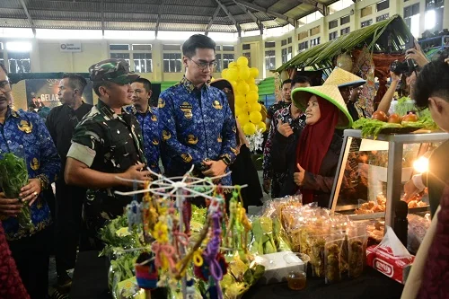 Wakil Bupati Sumedang M. Fajar Aldila membuka Gelar Karya dan Defile Pusat Kegiatan Belajar Masyarakat (PKBM) se-Kabupaten Sumedang.Diskomimfosanditik