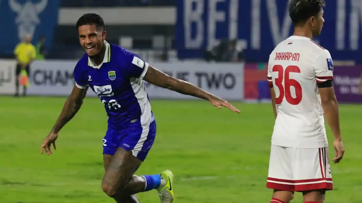 Pemain Persib Bandung asal Brasil, Ramon Tanque, sukses menjebol gawang Bali United.