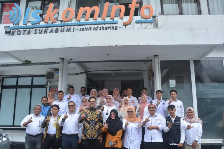 Wakil Wali Kota Bobby Maulana bersama Kepala Diskominfo Kota Sukabumi Endah Aruni.Ist