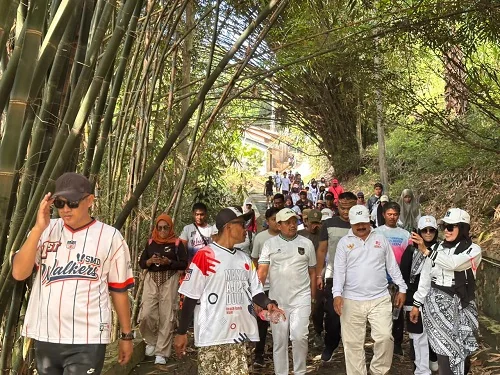 Bupati Sumedang Dony Ahmad Munir sebelum melepas peserta.Ist