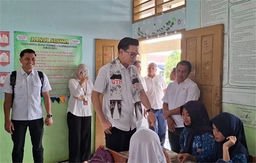 Wakil Bupati Sumedang M Fajar Aldila meminta pelajar untuk mengurangi bermain gadget dan diminta fokus belajar.Dok-Diskominfosanditik Sumedang