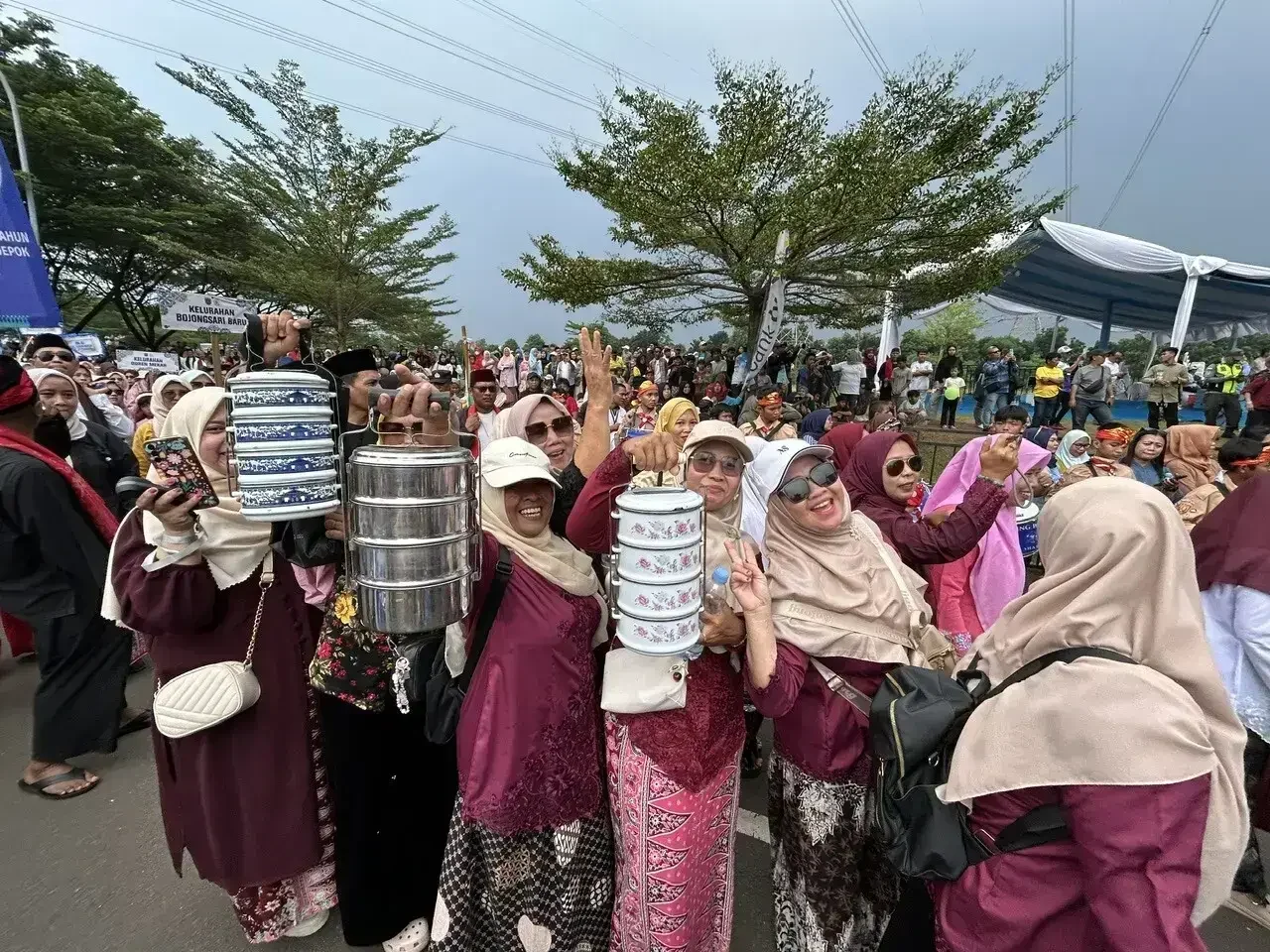 Ratusan Warga Bojongsari Gelar Pawai Rantangan.Dok-Diskominfo Depok