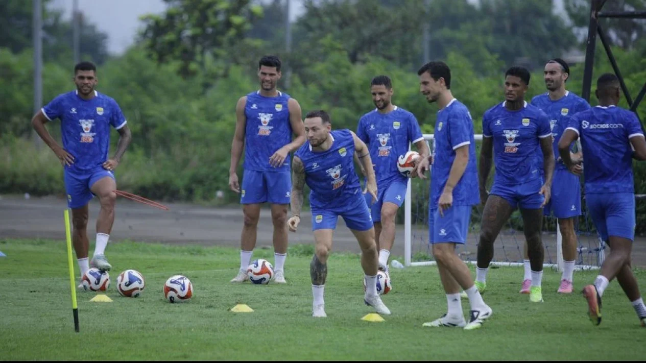 Jamu Bhayangkara FC, Persib Bandung Kehilangan  Dua Pilar