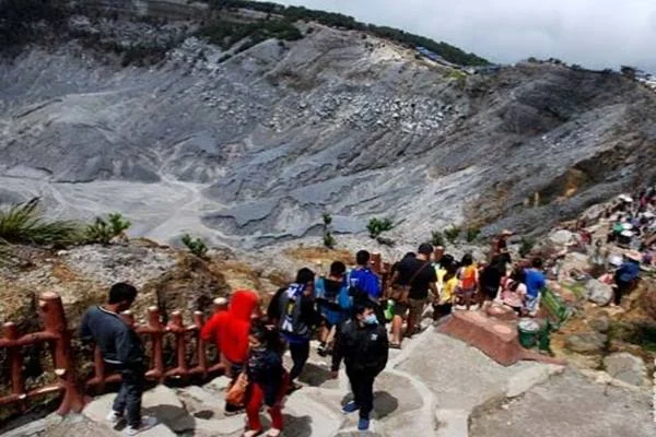 Wilayah Jabar termasuk provinsi dengan tujuan favorit mengisi liburan Nataru, karena  memiliki banyak tempat wisata yang indah dan mengagumkan. Salah satunya wisata alam Tangkubanparahu.