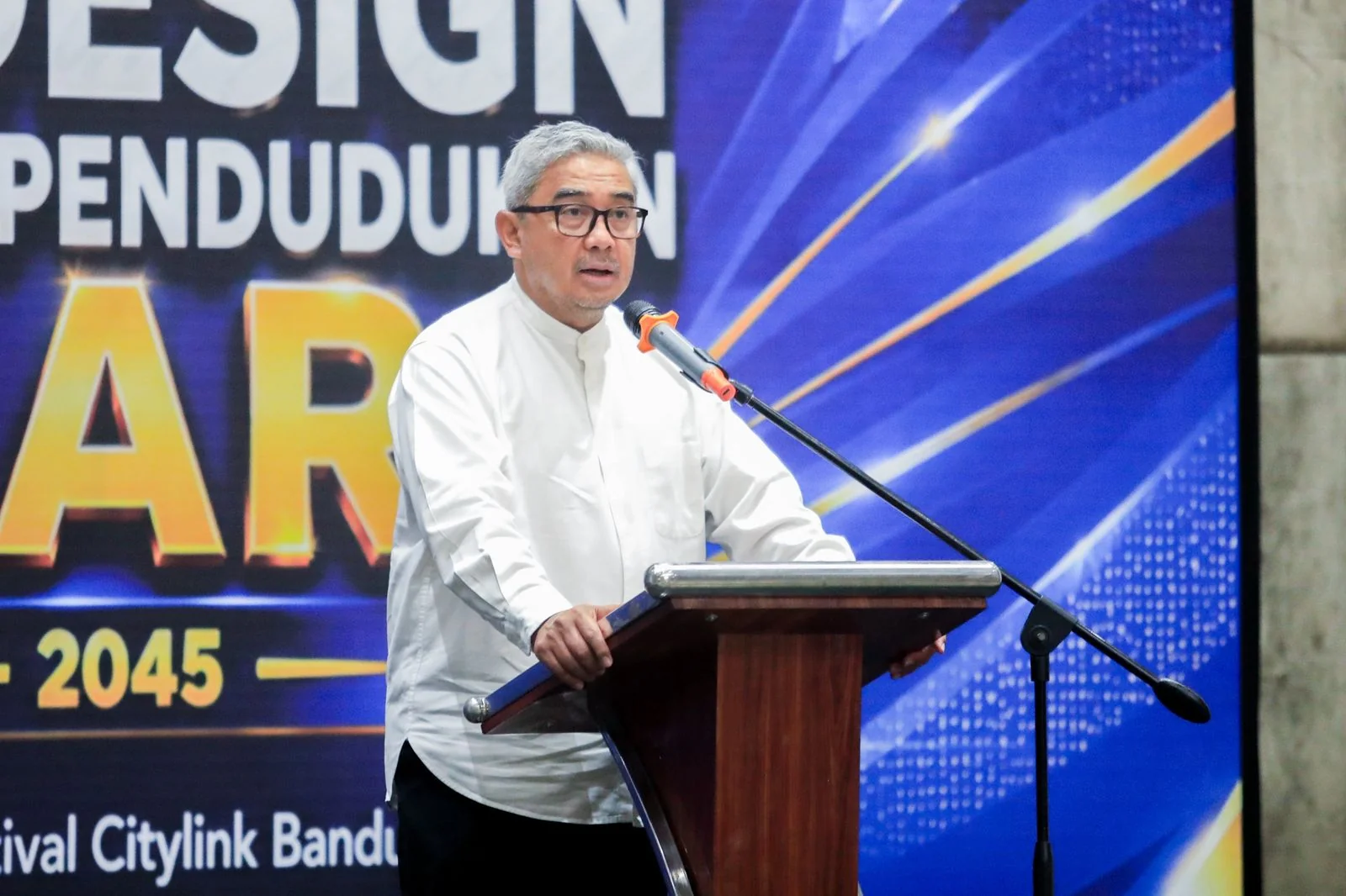 Wali Kota Bandung, Muhammad Farhan mengatakan, pembangunan tidak boleh hanya berfokus pada pembangunan fisik semata tetapi harus berorientasi pada manusia sebagai penerima manfaat utama pembangunan.Dok-Diskominfo Kota Bandung