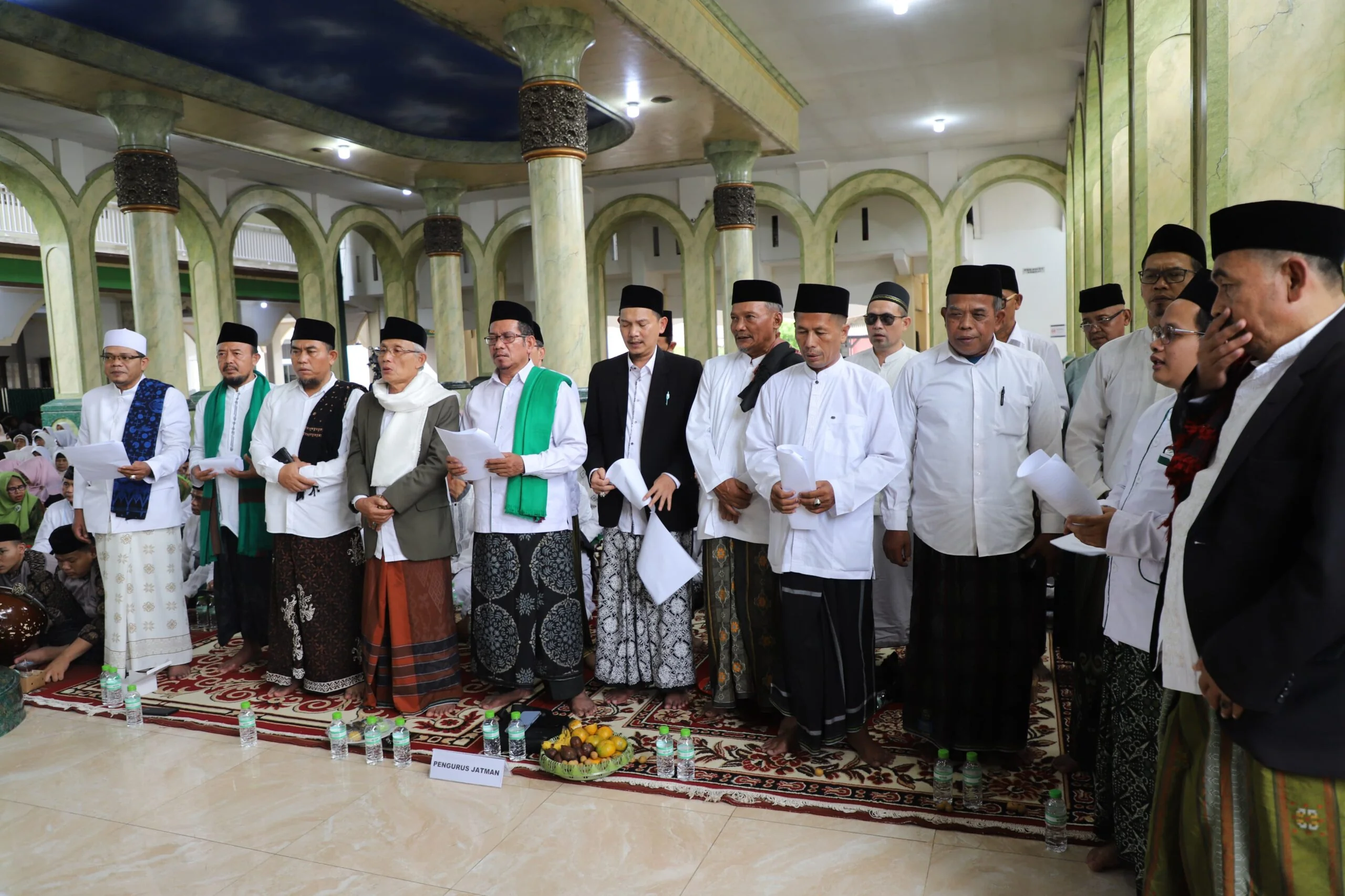 Pelantikan Pengurus Idarah Syu’biyyah Jam’iyyah Ahlith Thariqah Al-Mu’tabarah An-Nahdliyyah (JATMAN) Kabupaten Bekasi masa khidmat 2025–2029 di Masjid Pondok Pesantren Siraajul Ummah, Karangbahagia, Kabupaten Bekasi, Pimpinan KH. Nurhayadi, Selasa (11/11/