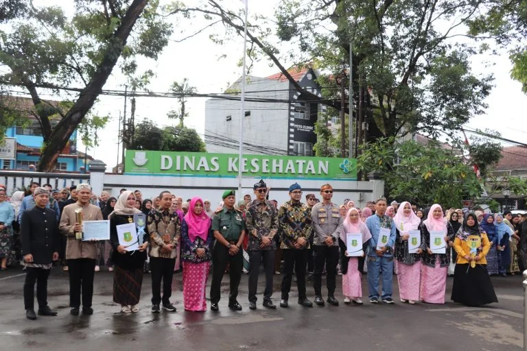Wakil Wali Kota Sukabumi pimpin apel Hari Kesehatan Nasional di Lapang Apel Dinas Kesehatan Kota Sukabumi.Ist