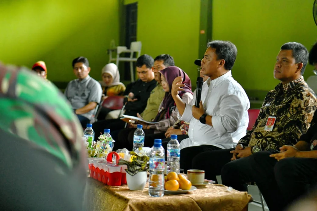 Sekretaris Daerah Provinsi Jawa Barat Herman Suryatman menghadiri rapat koordinasi dan monitoring persiapan Hari Desa 2025 di Kecamatan Cimalaka, Kabupaten Sumedang, Kamis (2/1/2025).