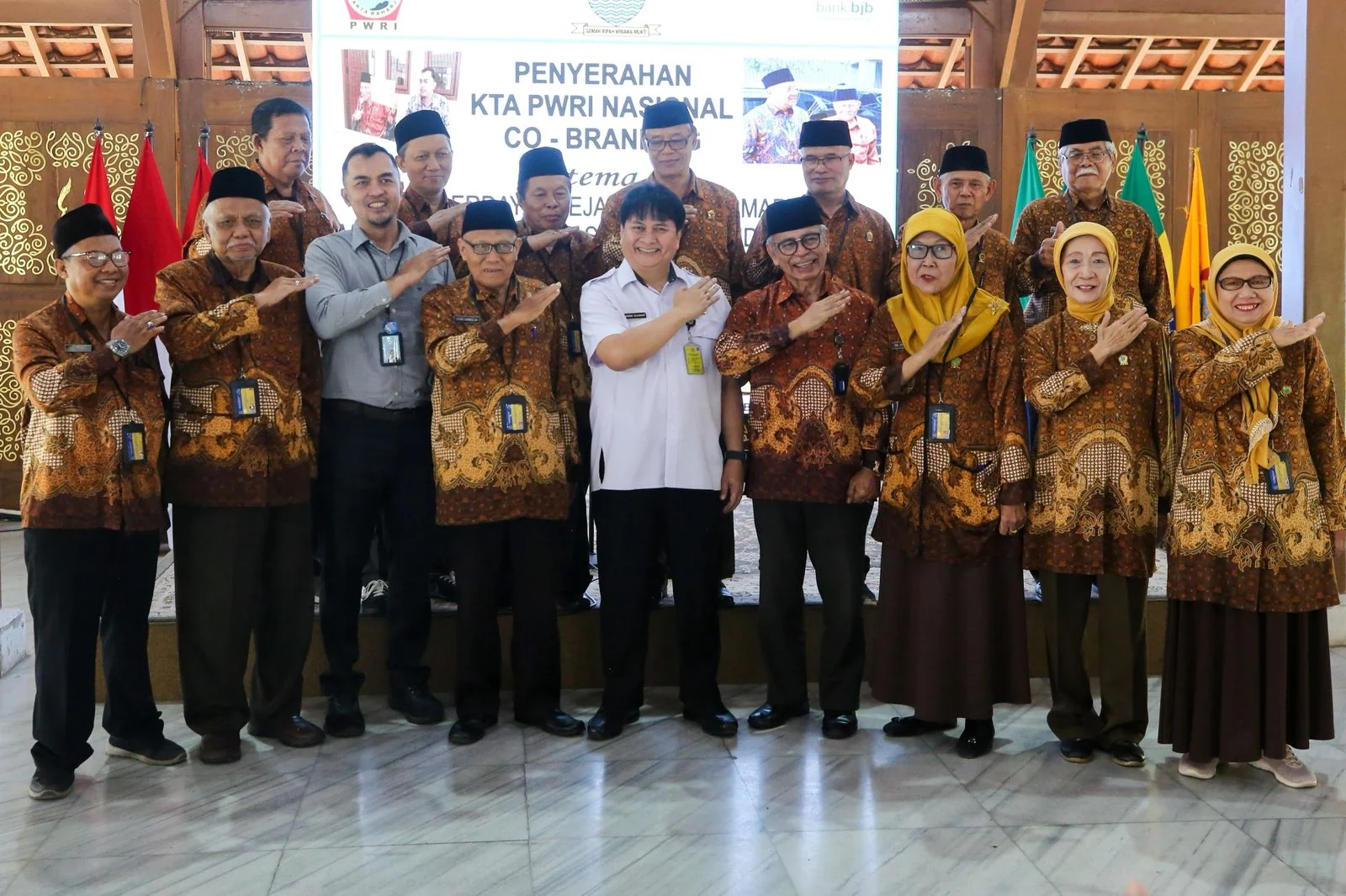 Sekretaris Daerah Kota Bandung, Iskandar Zulkarnain menyampaikan apresiasi kepada Persatuan Wredatama Republik Indonesia (PWRI) atas terselenggaranya kegiatan tersebut.Dok-Diskomimfo Kota Bandung