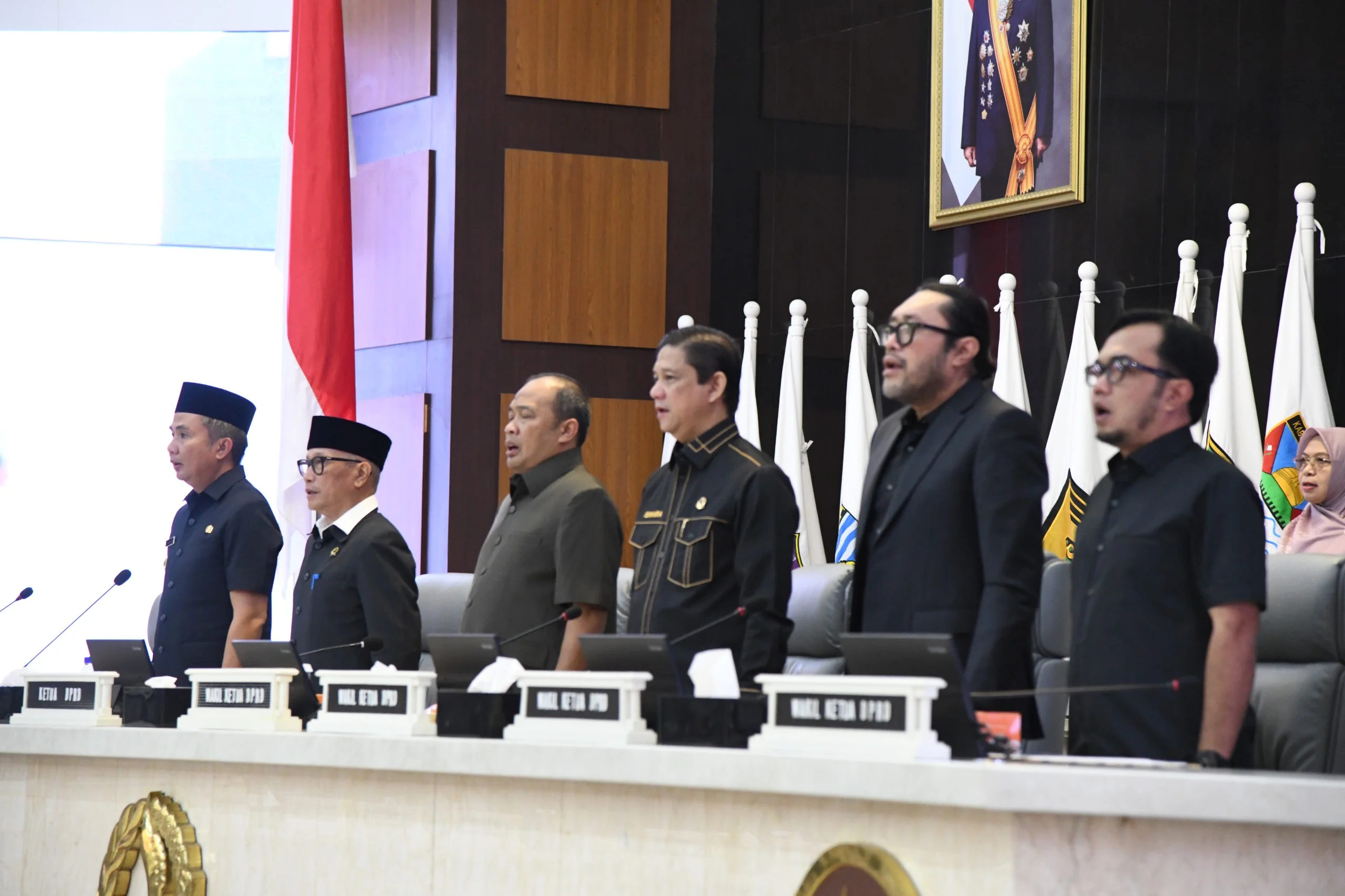 Rapat Paripurna dipimpin langsung Ketua DPRD Jawa Barat Buky Wibawa.