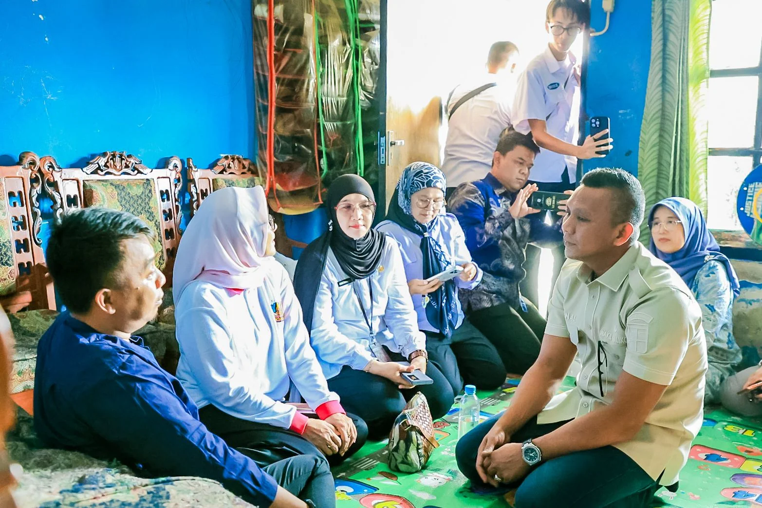 Rasa duka disampaikan Pemerintah Kota (Pemkot) Bogor yang langsung diberikan Wakil Wali Kota Bogor, Jenal Mutaqin saat bertakziah ke rumah duka.Dok-Diskominfo Kota Bogor