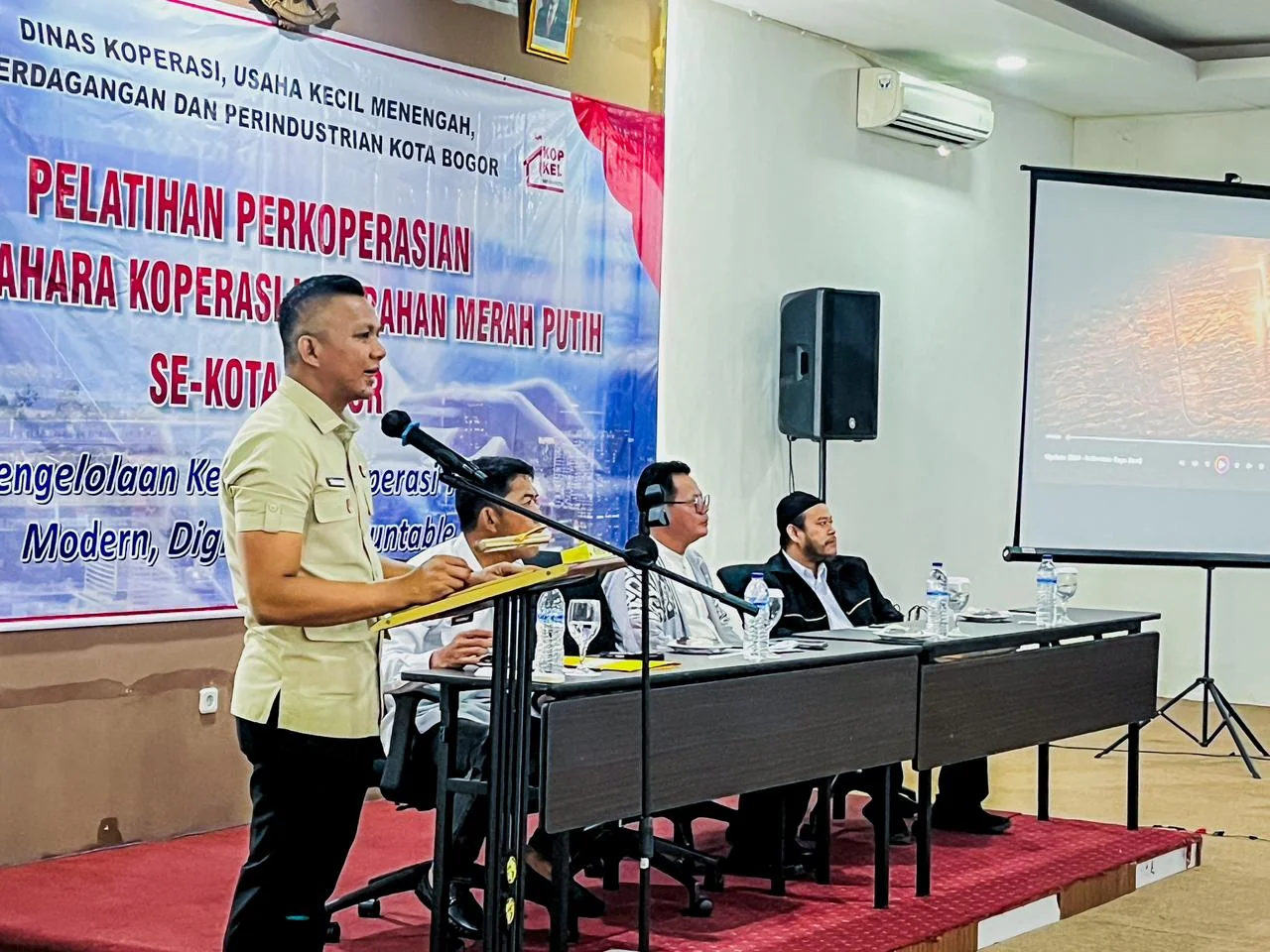 Wakil Wali Kota Bogor, Jenal Mutaqin membuka pelatihan sekaligus memberikan arahan perkoperasian.Ist