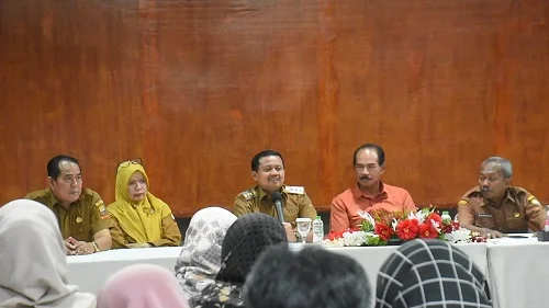Bupati Sumedang Dony Ahmad Munir mendorong seluruh Badan Usaha Milik Desa Bersama (BUMDesma) di Kabupaten Sumedang untuk melakukan transformasi besar-besaran.Ist