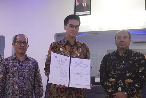 Dirjen Pajak Bimo Wijayanto,Wabub Sumedang Fajar,dan Kepala Bapenda Rohana.Ist