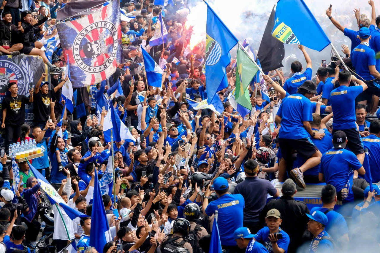 Wali Kota Bandung, Muhammad Farhan, mengimbau seluruh bobotoh untuk menjaga ketertiban menjelang laga akbar Persib Bandung kontra Persija Jakarta yang akan digelar di Stadion Gelora Bandung Lautan Api (GBLA), Minggu, 11 Januari 2026 mendatang.Dok-Diskomim