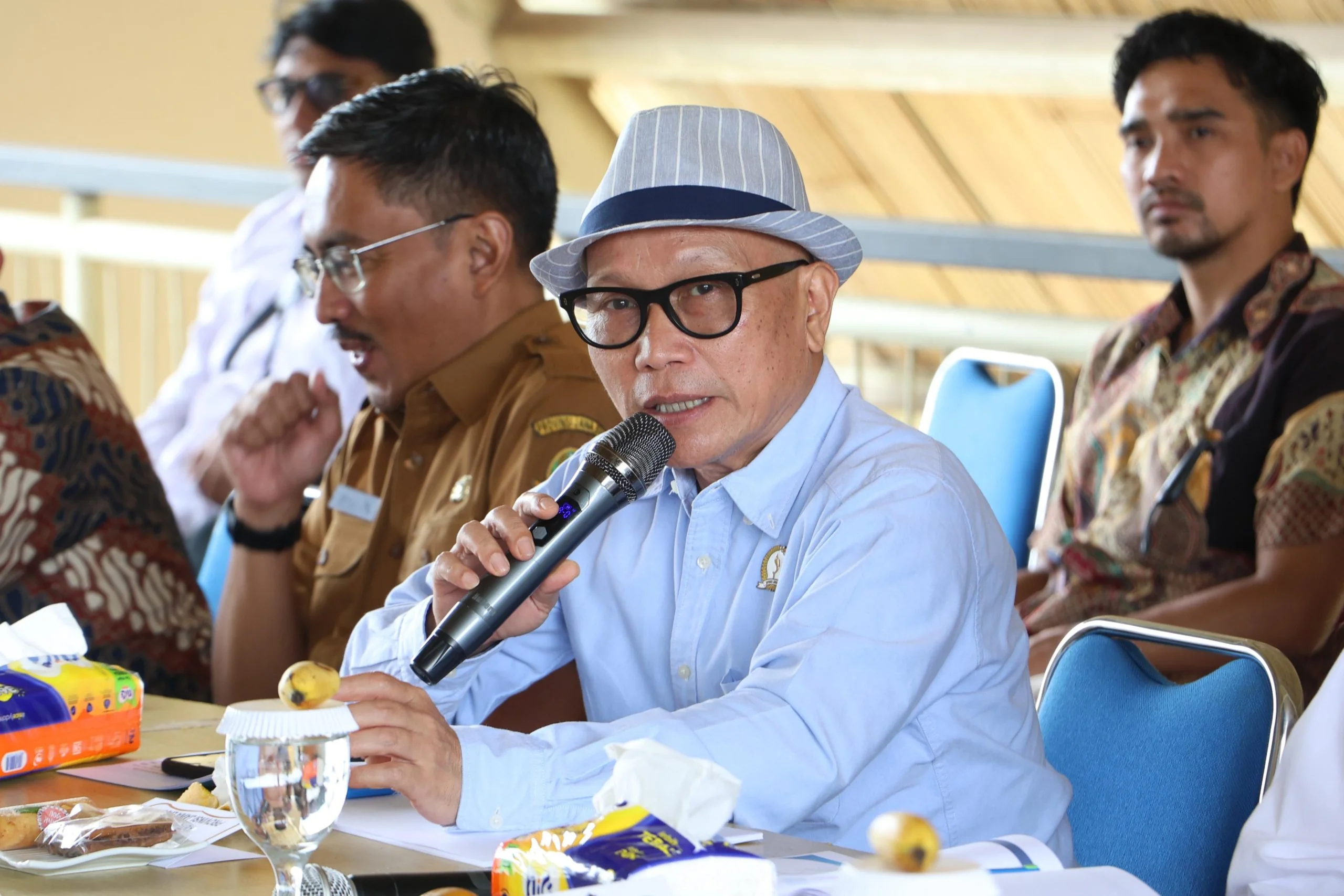 Ketua DPRD Provinsi Jawa Barat, Dr Buky Wibawa M Si saat meninjau Revitalisasi Situ Ciburuy pada kegiatan Citra Bakti DPRD Provinsi Jawa Barat, Selasa (24/12/2024).