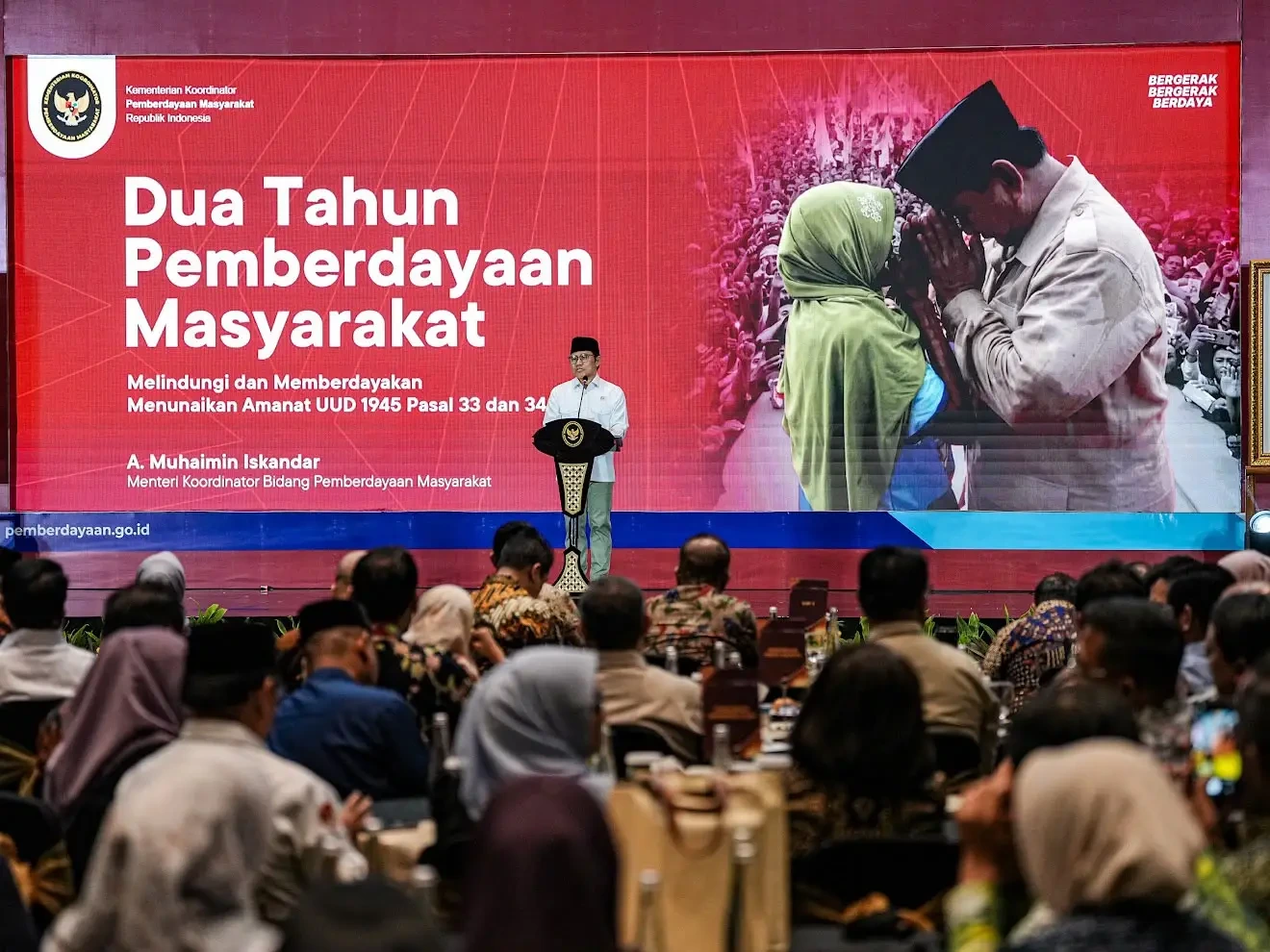 Menteri Koordinator Bidang Pemberdayaan Masyarakat (Menko PM) A. Muhaimin Iskandar memberikan penghargaan kepada para penggerak inovasi dan pemberdayaan masyarakat dalam Puncak Penganugerahan Mandaya Awards dan Innovillague 2026.