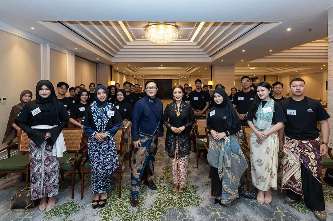 Batik merupakan warisan budaya sekaligus mendorong pengembangan industri batik dan ekonomi kreatif.