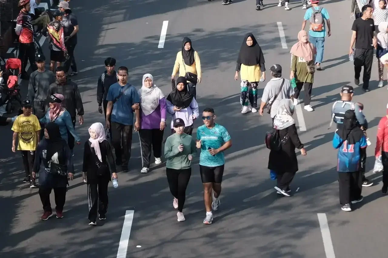 Warga Depok saat berolahraga di area CFD Depok. (Foto: Diskominfo Depok).
