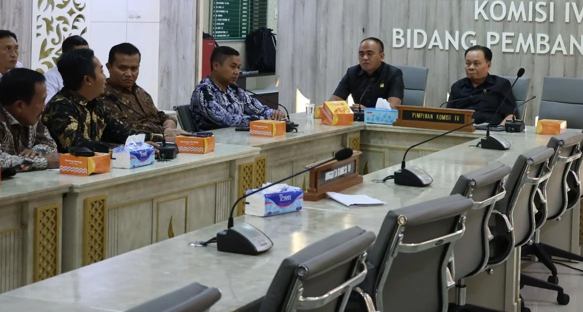 DPRD Provinsi Jawa Barat dan DPRD Kabupaten Garut bahas percepatan pembangunan infrastruktur jalan, irigasi hingga bantuan keuangan untuk Kabupaten Garut.