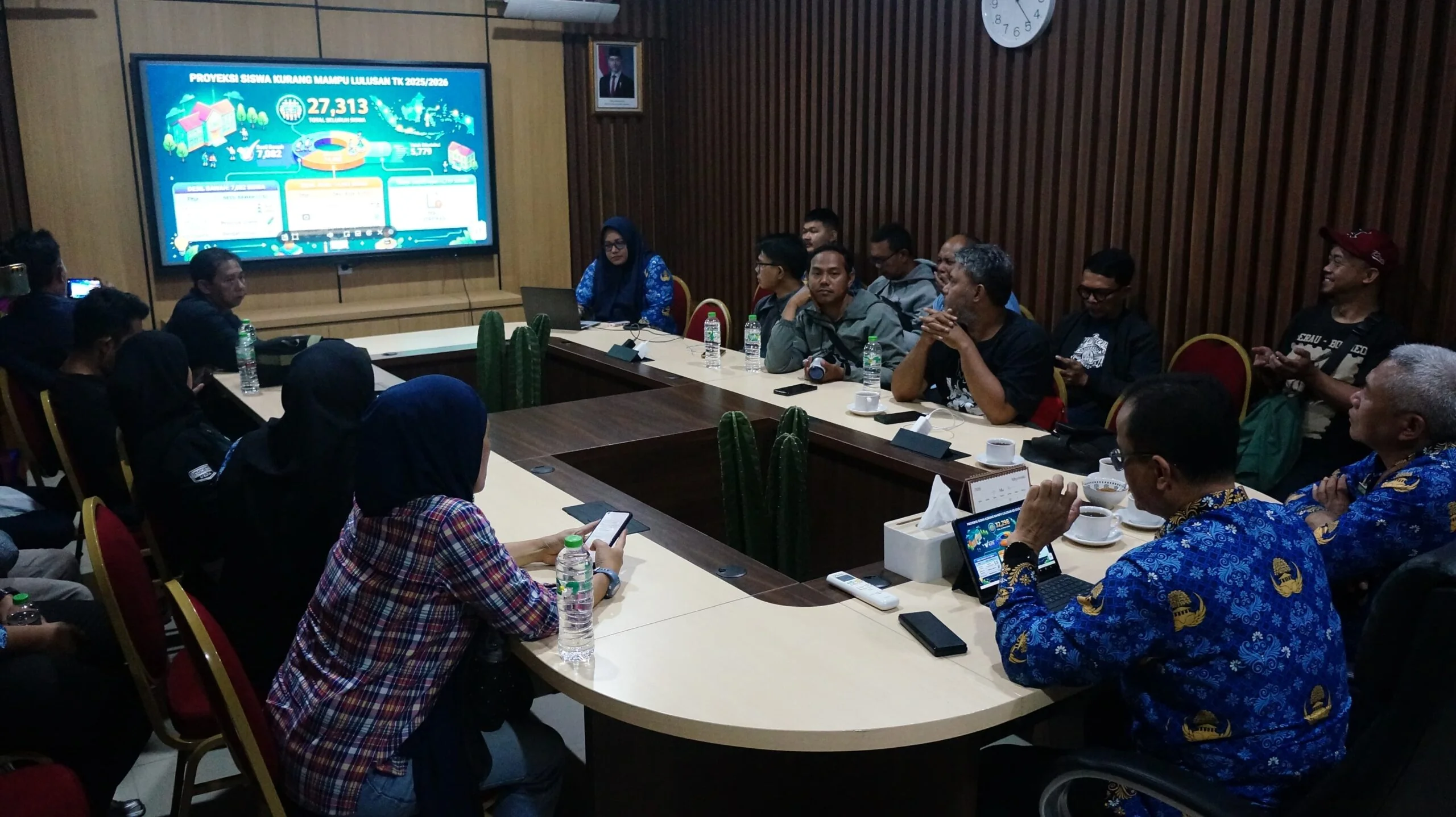 Kepala Dinas Pendidikan Kota Bandung, Asep Gufron meminta masyarakat diminta tidak percaya terhadap oknum yang mengaku dapat membantu meloloskan calon murid ke sekolah tertentu melalui jalur tidak resmi.Dok-Diskominfo Kota Bandung