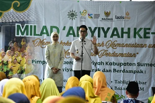 Wakil Bupati Sumedang M Fajar Aldila didampingi istrinya yang juga Wakil Ketua TP PKK Astria Dita Oktavia menghadiri Milad ke-109 Aisyiyah  di Gedung Creative Center.Dok-Diskominfosanditik Sumedang