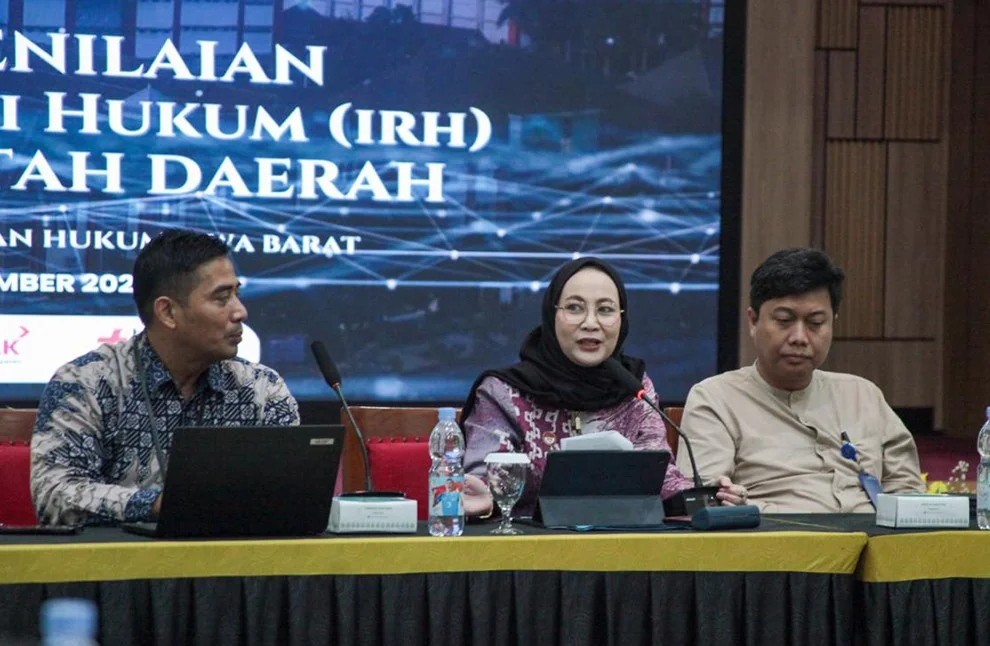 Kepala Divisi P3H Funna Maulia Masaile beserta jajaran Divisi P3H dan Tim Penyusun Pedoman IRH BPHN melaksanakan rapat Uji Publik Pedoman bersama perwakilan Pemda Provinsi/ Kabupaten/ Kota di Jawa Barat.Ist