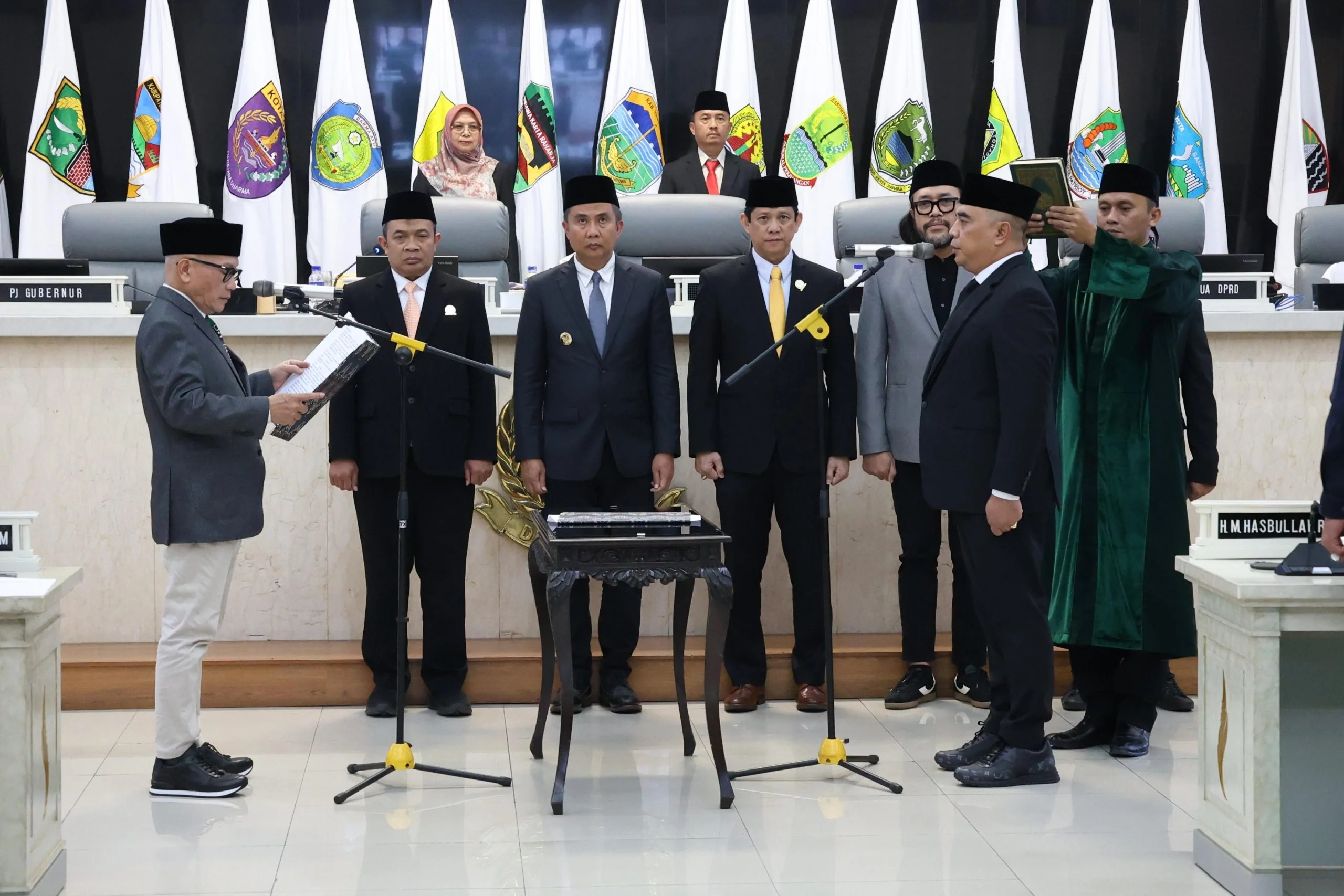 Ketua DPRD Provinsi Jawa Barat Buky Wibawa Karya Guna saat Rapat Paripurna di Kota Bandung. Jumat, (8/11/24).