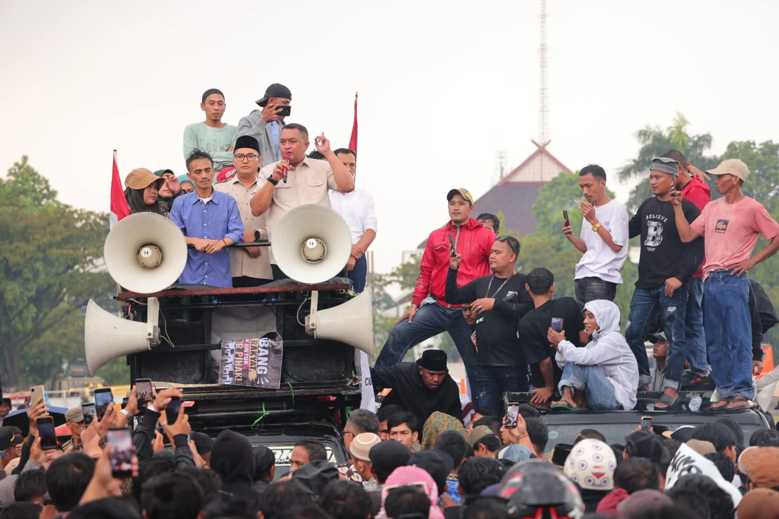 Bupati Bogor, Rudy Susmanto menunjukkan komitmennya dalam mengawal aspirasi masyarakat terkait aktivitas pertambangan berizin di Kabupaten Bogor ke Gubernur Jawa Barat.Dok-Diskominfo Kab Bogor