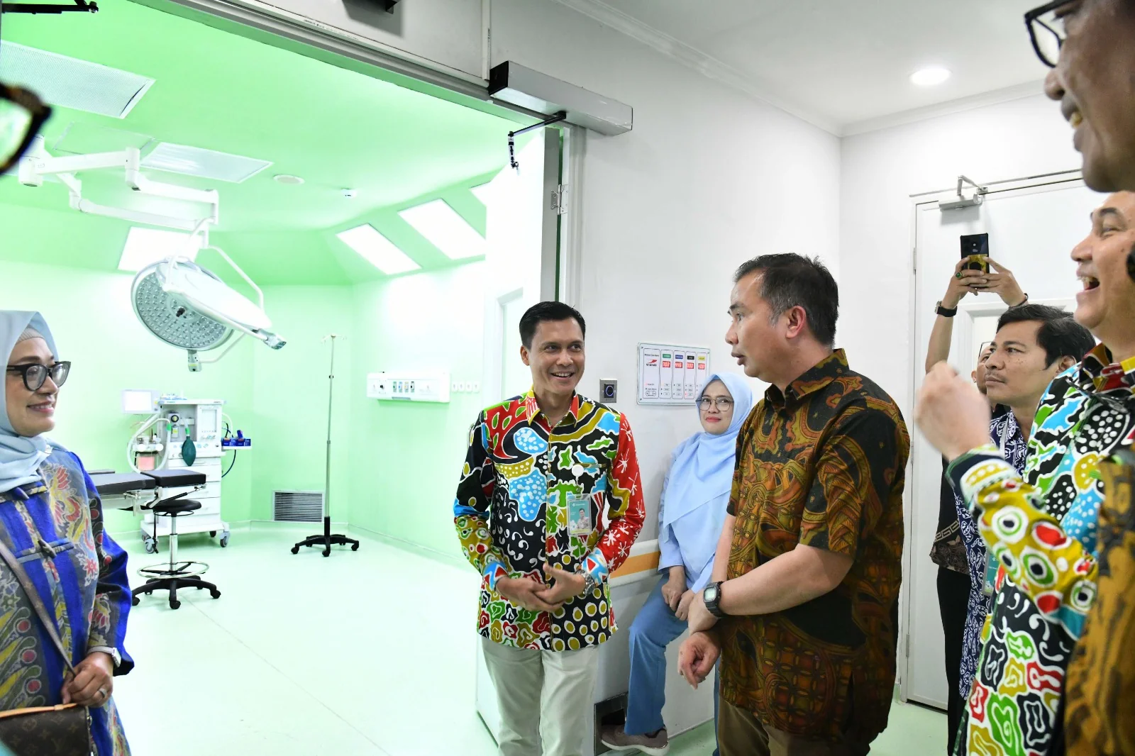 Penjabat Gubernur Jawa Barat Bey Machmudin menghadiri Gebyar Pelayanan Eksekutif RSUP. dr. Hasan Sadikin, Kota Bandung, Sabtu (11/1/2025).