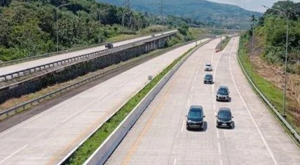 Pemerintah Kabupaten Bandung Barat masih menunggu informasi lanjutan terkait realisasi pembangunan Tol Sukabumi-Ciranjang-Padalarang yang diwacanakan pemerintah pusat.