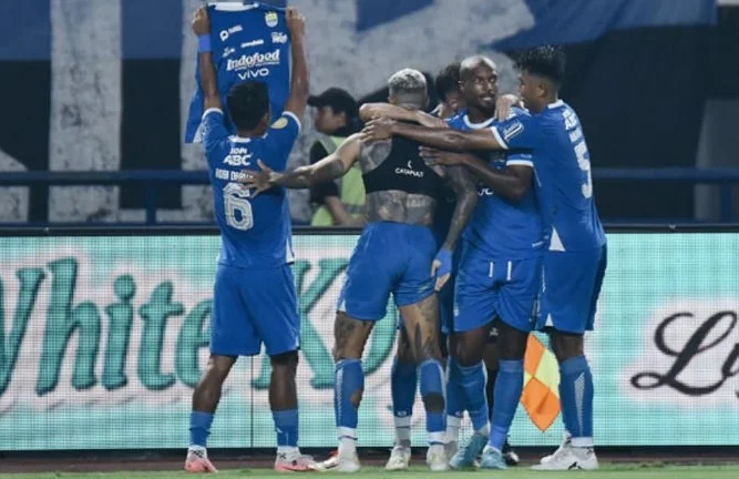 Persib Bandung pincang saat bertamu ke markas Persita Tangerang.