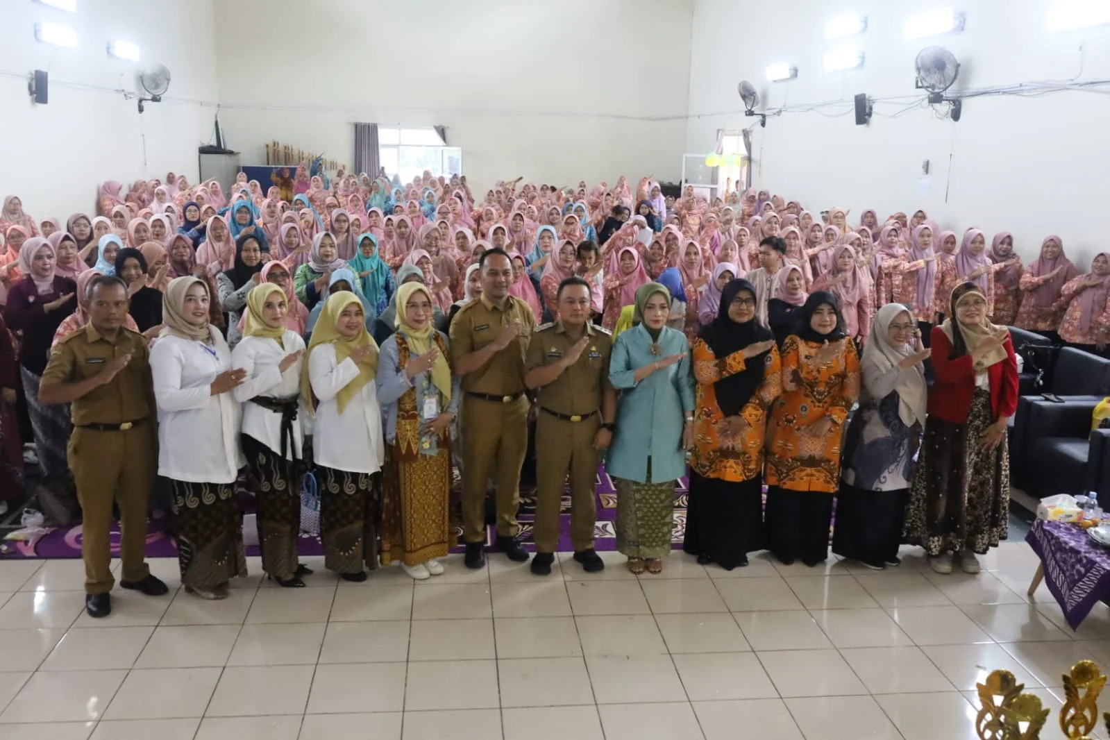 Bupati Kuningan, Dr. H. Dian Rachmat Yanuar, M.Si, menekankan bahwa Pendidikan Anak Usia Dini (PAUD) merupakan instrumen krusial dalam pembentukan karakter generasi emas masa depan.Dok-Diskominfo Kuningan