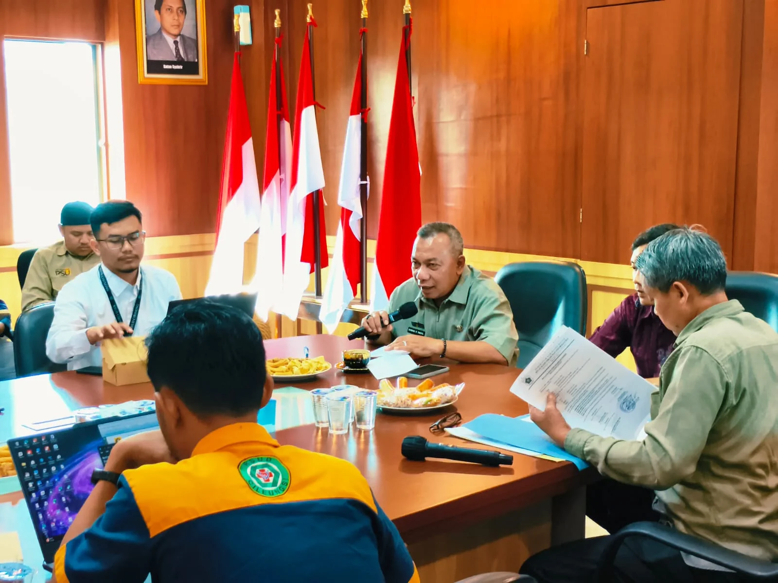 Kepala Diskominfo Kabupaten Bogor, Bambang Widodo Tawekal dalam sambutannya menyampaikan bahwa saat ini pengelolaan TIK menghadapi tantangan yang semakin kompleks, mulai dari pengelolaan jaringan, pusat data, hingga beragam aplikasi layanan publik yang di