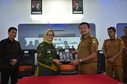 Bupati Sumedang Dony Ahmad Munir saat menerima kunjungan Bupati Lampung Timur Ela Siti Nuryamah.Dok-Humas Pemkab Sumedang