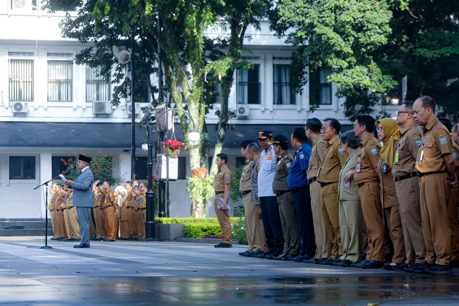 Wali Kota Bandung, Muhammad Farhan mengingatkan, pentingnya kesiapsiagaan menghadapi cuaca ekstrem yang masih berpotensi terjadi di Kota Bandung.Dok-Diskominfo Kota Bandung