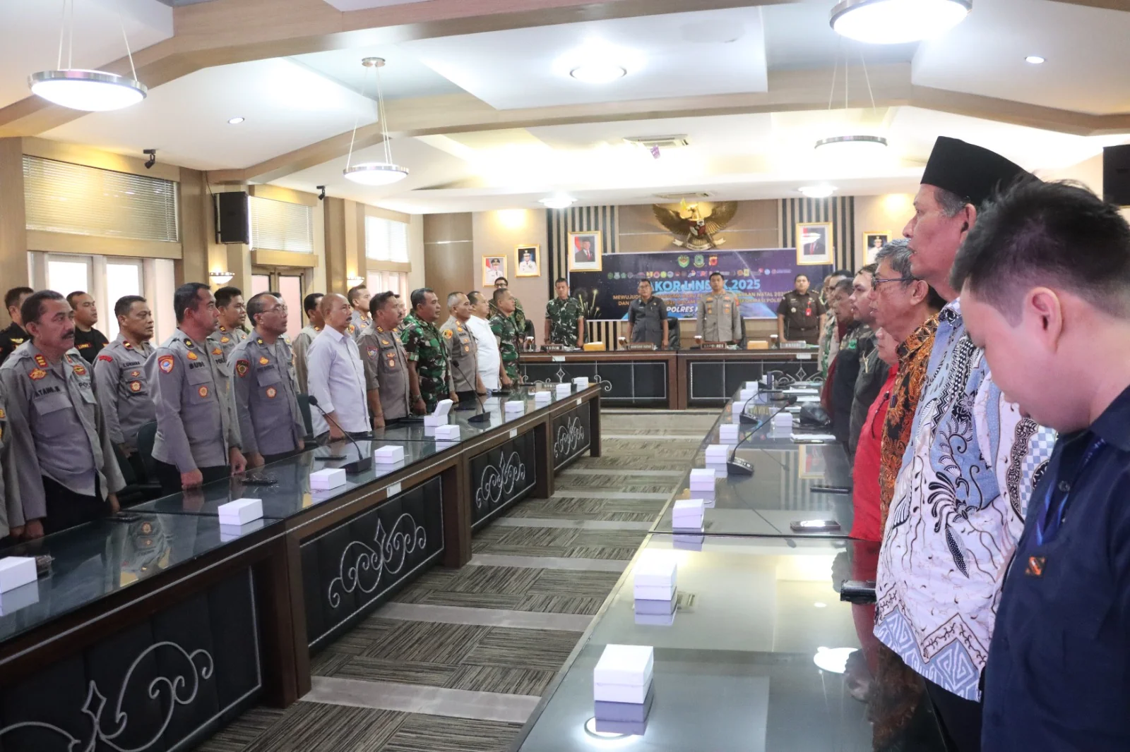 Sekretaris Daerah Kabupaten Kuningan, U. Kusmana, S.sos., M.si yang hadir mewakili Bupati Kuningan menegaskan pentingnya sinergi dan koordinasi lintas sektor dalam mendukung keberhasilan Operasi Lilin Lodaya.Ist