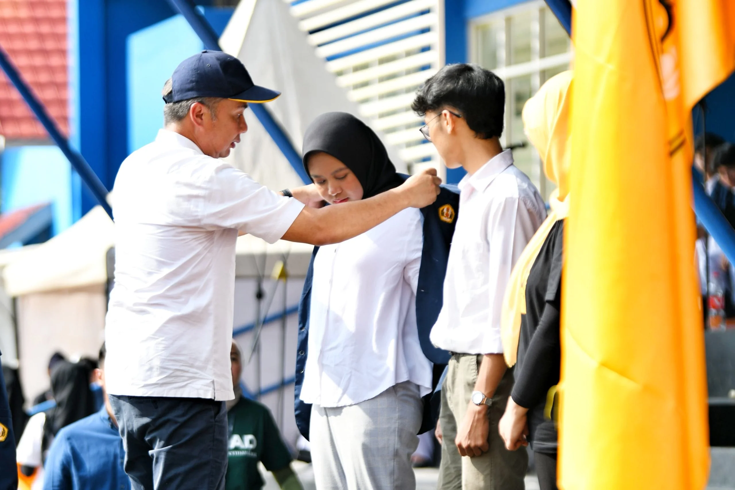 Penjabat Gubernur Jawa Barat Bey Machmudin memberangkatkan 3.825 mahasiswa Universitas Padjadjaran yang akan melakukan kuliah kerja nyata (KKN), Jumat (10/1/2025).