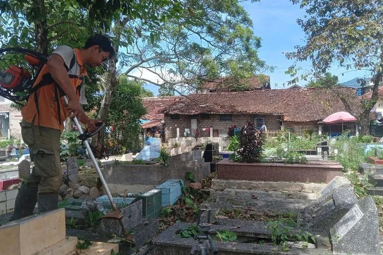 Carita Erwin: 10 Taun Ngajaga Makam Karuhun Cianjur