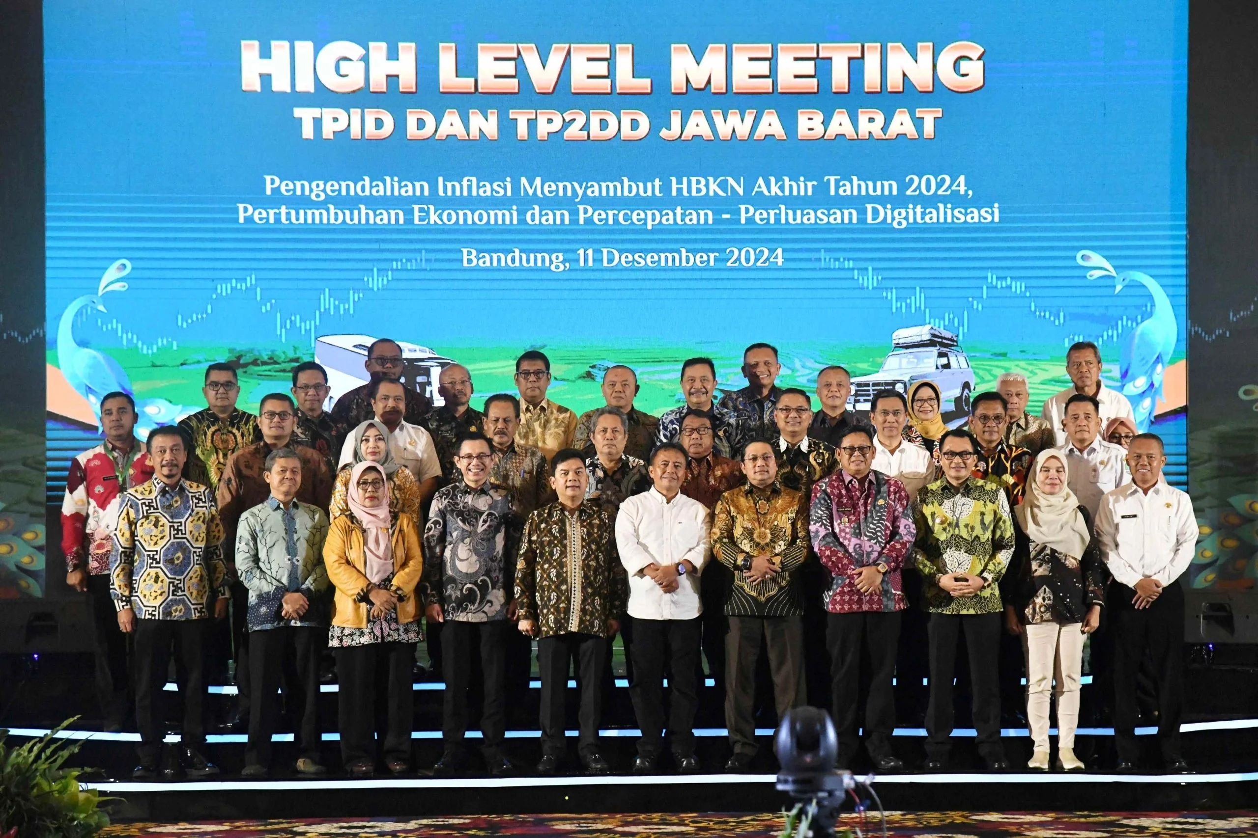 Sekretaris Daerah Provinsi Jabar Herman Suryatman saat menghadiri High Level Meeting Tim Pengendalian Inflasi Daerah (TPID) dan Tim Percepatan dan Perluasan Digitalisasi Daerah (TP2DD) se-Jabar di Trans Luxury Hotel Kota Bandung, Rabu (11/12/2024).