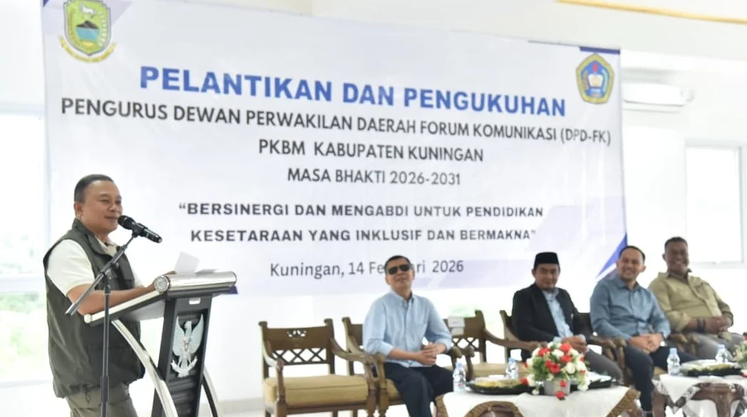 Bupati Kuningan, Dr. H. Dian Rachmat Yanuar, M.Si., menghadiri kegiatan Pelantikan Dewan Pengurus Daerah (DPD) Forum Komunikasi Pusat Kegiatan Belajar Masyarakat (FK PKBM) Kabupaten Kuningan.Dok-IKP/Diskominfo/Prokompim