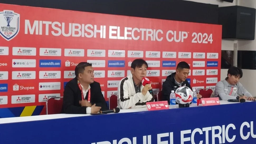 Pelatih Timnas Indonesia, Shin Tae-yong jumpa pers usai laga lawan Filipina di Piala AFF 2024 di Stadion Manahan Solo, Sabtu (21/12) malam.
