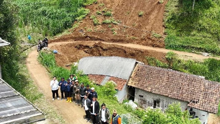 Longsor di Lembang, Dua Warga Tewas dan Jalan Rawan Terputus