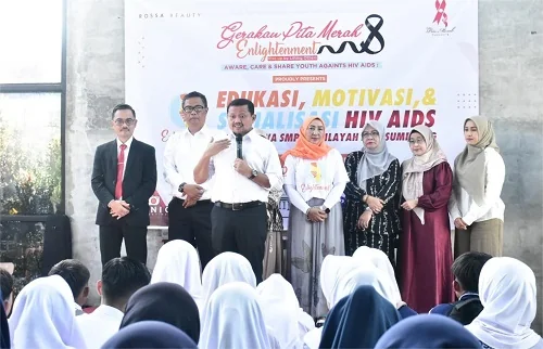 Bupati Dony berharap dengan talkshow edukatif ini, bisa mengurangi kematian dari penderita HIV/AIDS.Ist