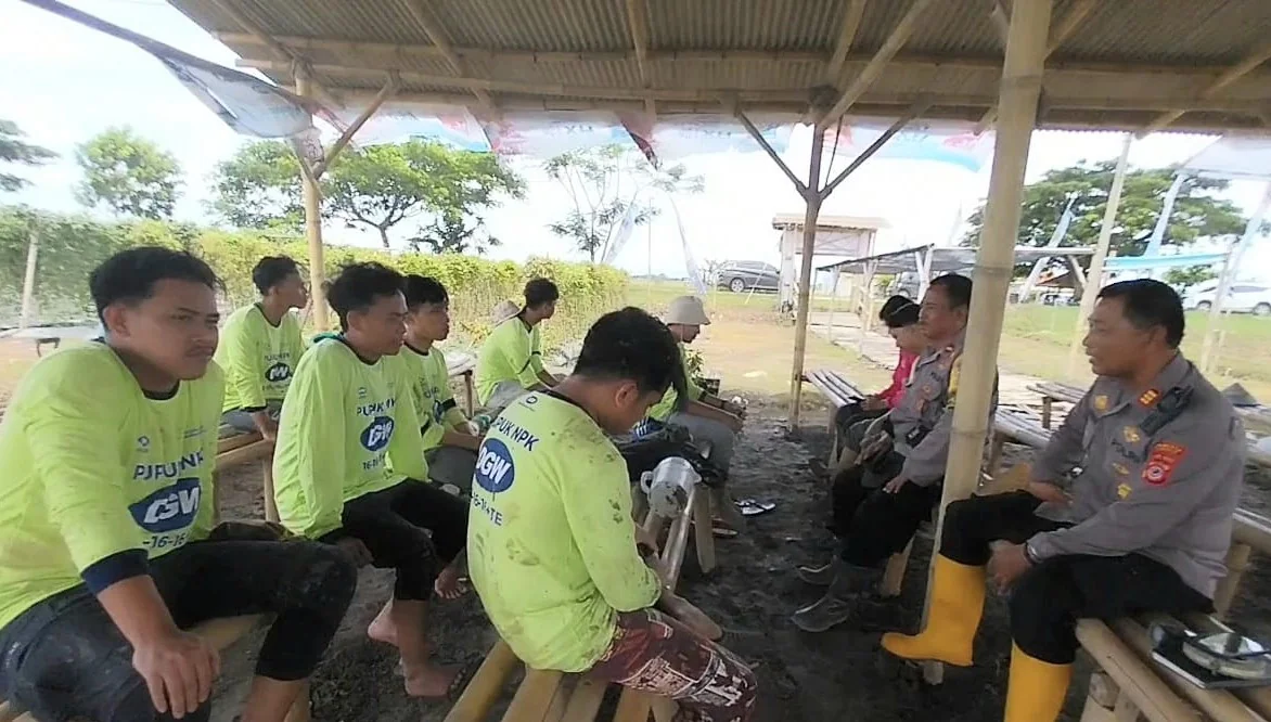 Polsek Gebang Polresta Cirebon dalam menjaga kondusifitas wilayah serta memberikan rasa aman dan nyaman bagi masyarakat diwilayah hukum Polsek Gebang.Ist